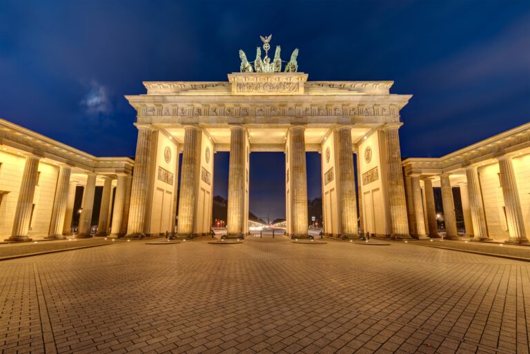 the-illuminated-brandenburg-gate-at-night-2023-11-27-05-27-44-utc